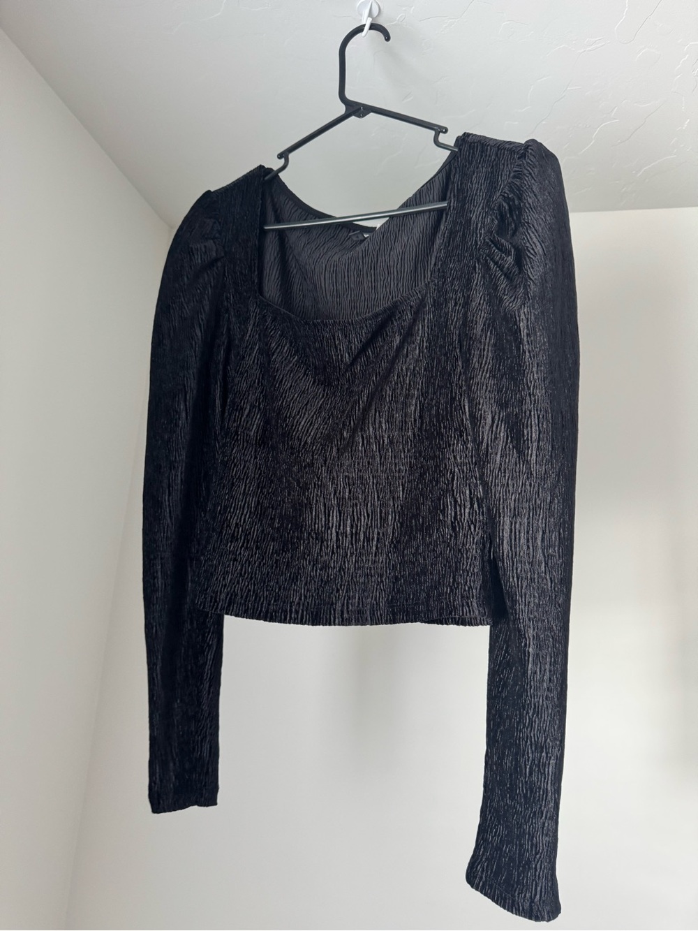 Black Long-Sleeve Velvet Top - Size Medium